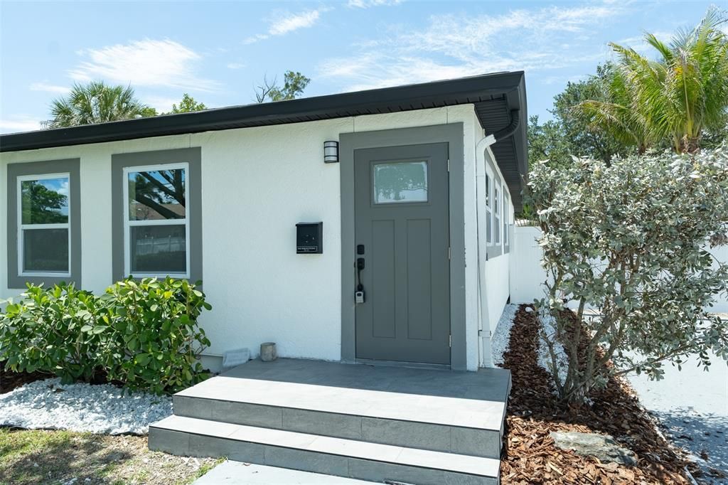 For Sale: $425,000 (3 beds, 2 baths, 1281 Square Feet)