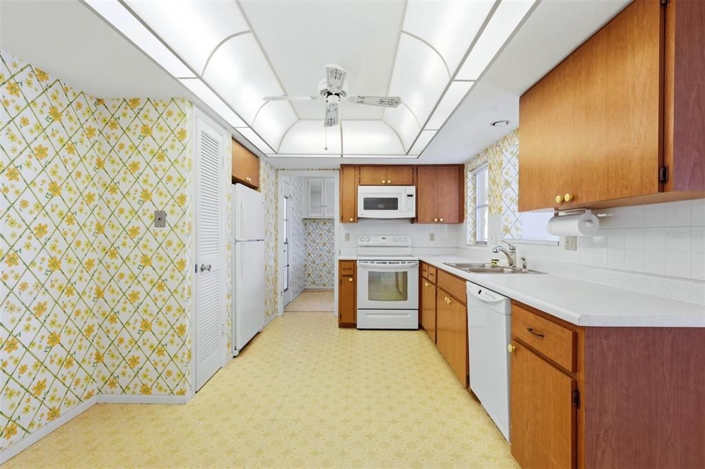 Под контрактом: $409,500 (3 спален, 2 ванн, 1814 Квадратных фут)
