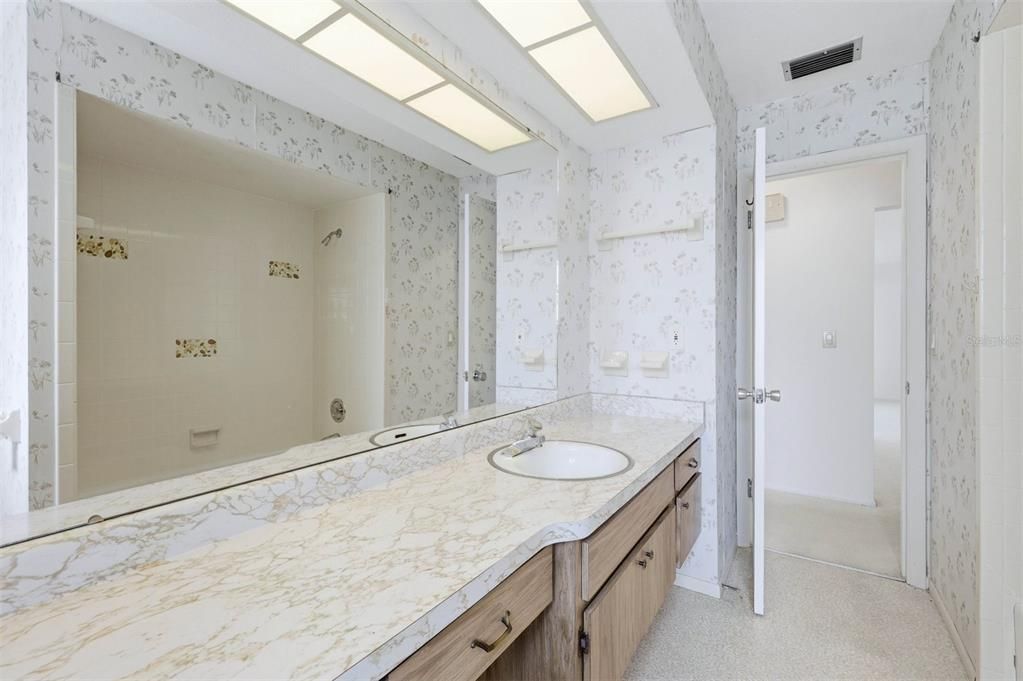 Под контрактом: $409,500 (3 спален, 2 ванн, 1814 Квадратных фут)