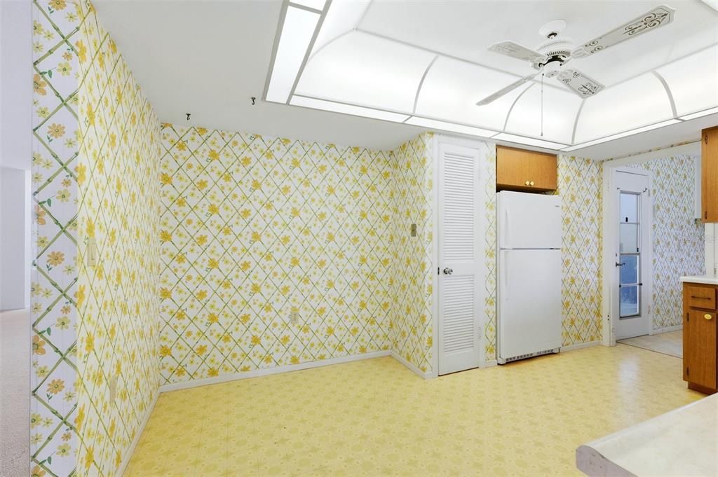 Под контрактом: $409,500 (3 спален, 2 ванн, 1814 Квадратных фут)