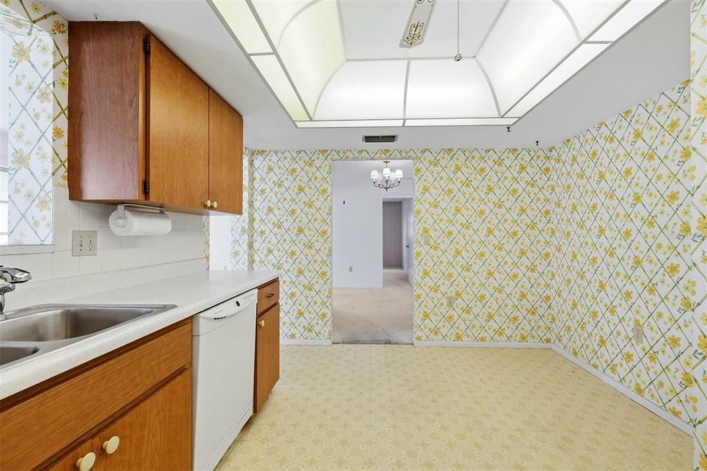 Под контрактом: $409,500 (3 спален, 2 ванн, 1814 Квадратных фут)