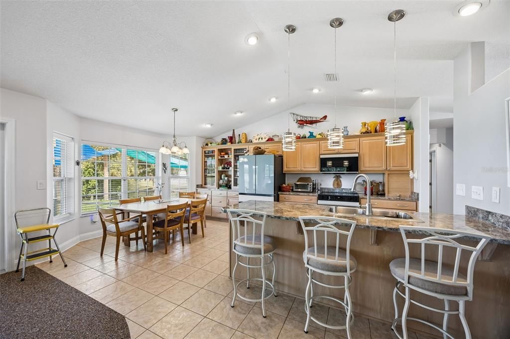 For Sale: $800,000 (3 beds, 3 baths, 1576 Square Feet)