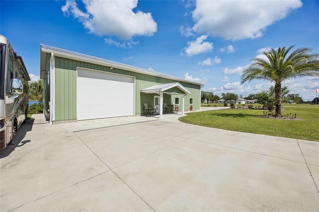 For Sale: $800,000 (3 beds, 3 baths, 1576 Square Feet)