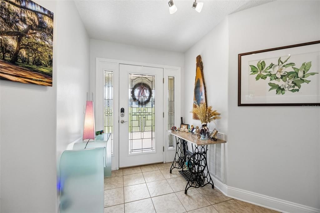 For Sale: $800,000 (3 beds, 3 baths, 1576 Square Feet)