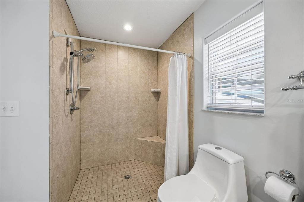 For Sale: $800,000 (3 beds, 3 baths, 1576 Square Feet)