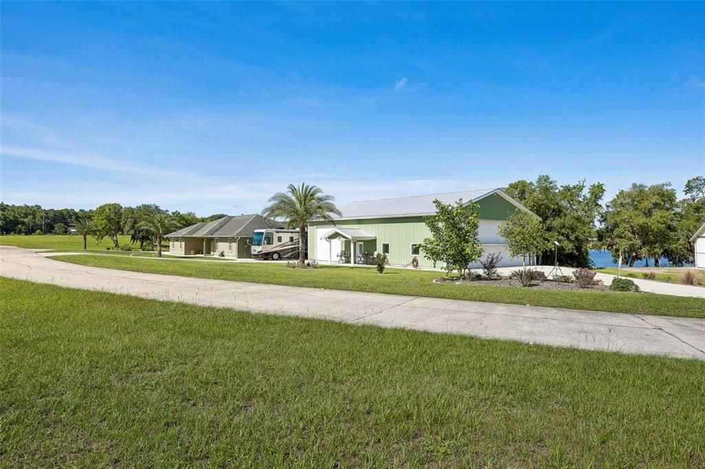 For Sale: $800,000 (3 beds, 3 baths, 1576 Square Feet)