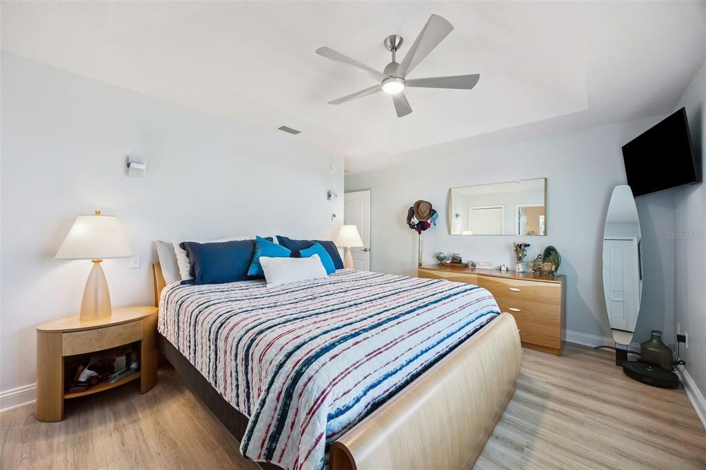 For Sale: $800,000 (3 beds, 3 baths, 1576 Square Feet)