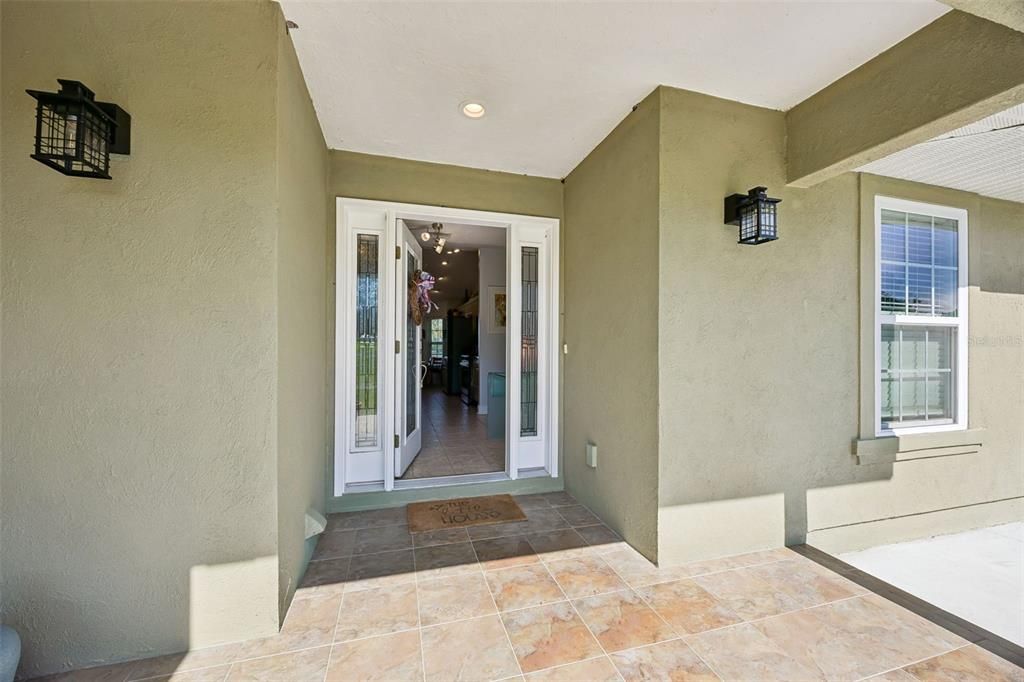 For Sale: $800,000 (3 beds, 3 baths, 1576 Square Feet)