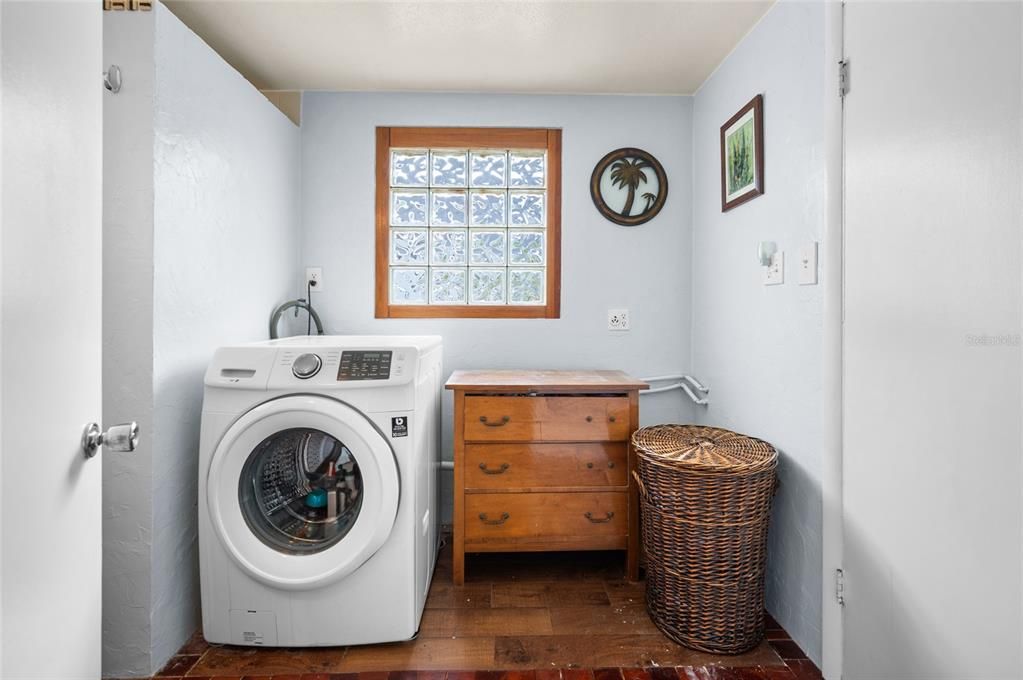 For Sale: $450,000 (3 beds, 2 baths, 1236 Square Feet)