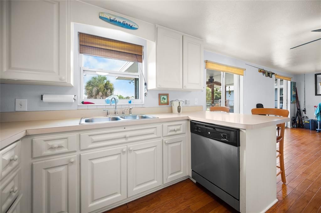 For Sale: $450,000 (3 beds, 2 baths, 1236 Square Feet)