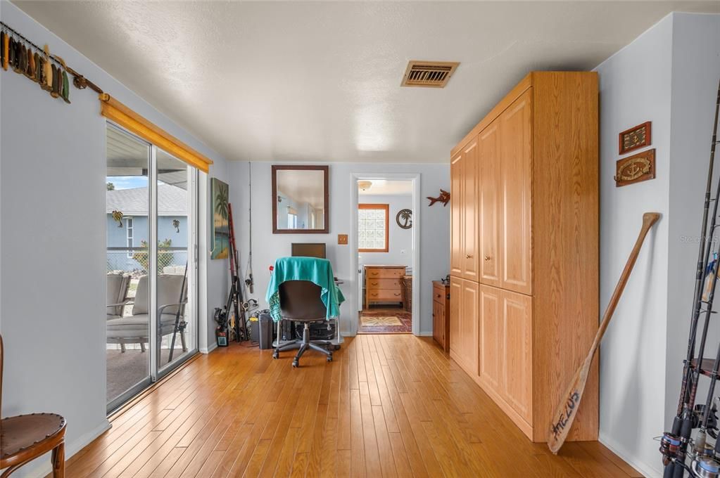 For Sale: $450,000 (3 beds, 2 baths, 1236 Square Feet)