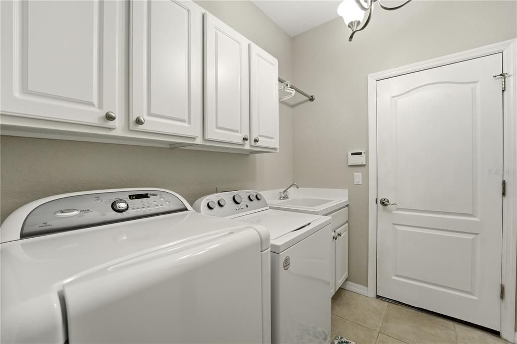 For Sale: $395,900 (3 beds, 2 baths, 1942 Square Feet)