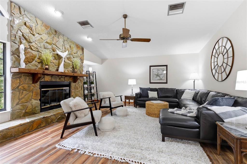 En Venta: $750,000 (4 camas, 3 baños, 2813 Pies cuadrados)