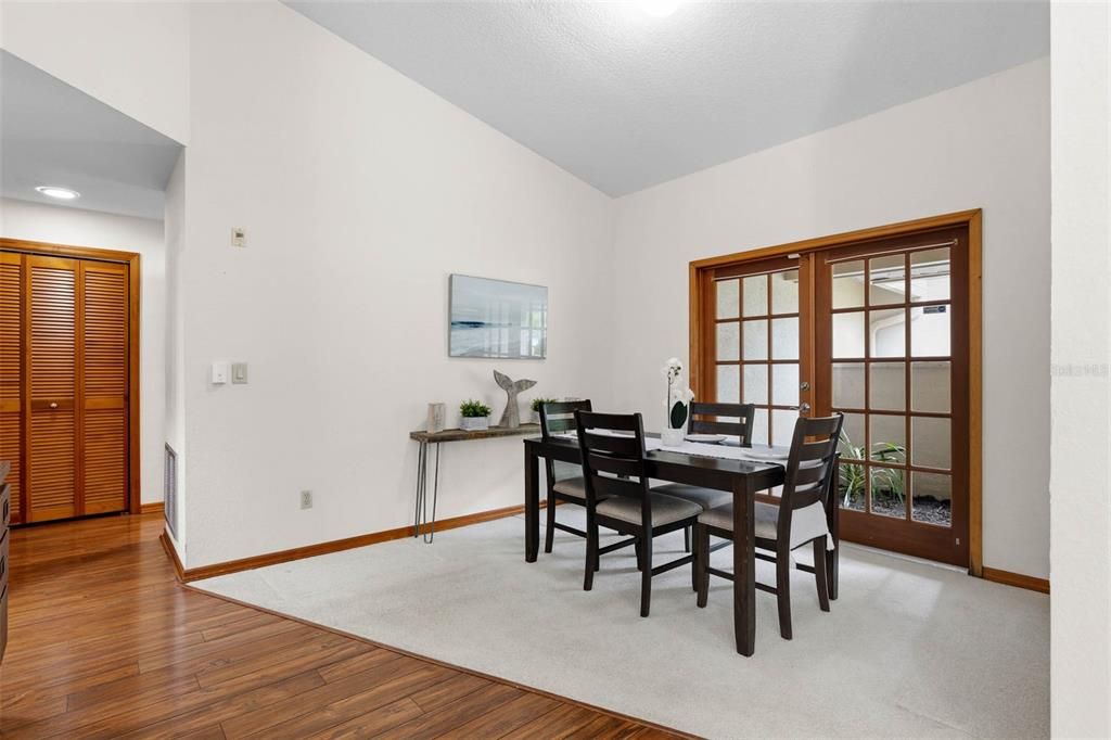 En Venta: $750,000 (4 camas, 3 baños, 2813 Pies cuadrados)