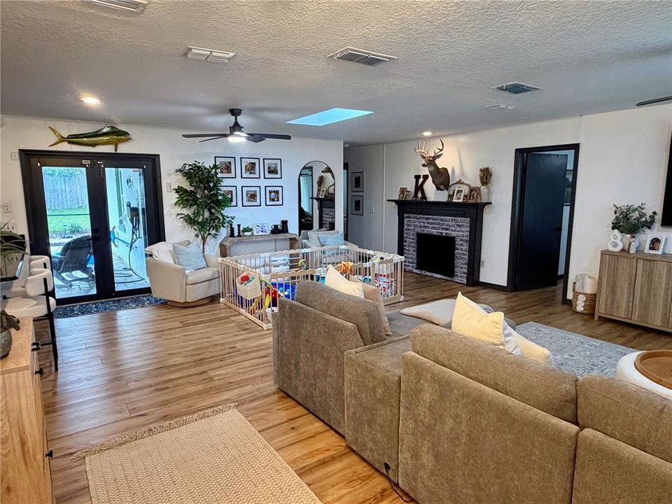 For Rent: $3,500 (3 beds, 2 baths, 1713 Square Feet)