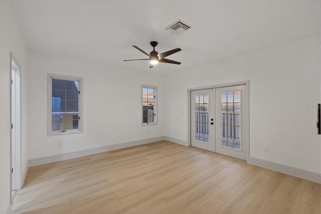 For Sale: $1,150,000 (3 beds, 2 baths, 3482 Square Feet)