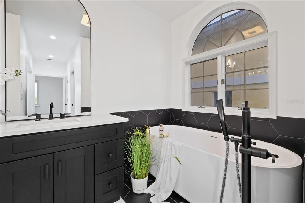 For Sale: $1,150,000 (3 beds, 2 baths, 3482 Square Feet)