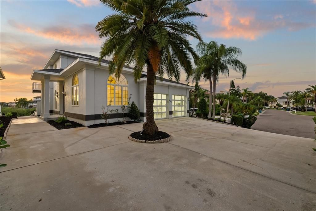 For Sale: $1,150,000 (3 beds, 2 baths, 3482 Square Feet)