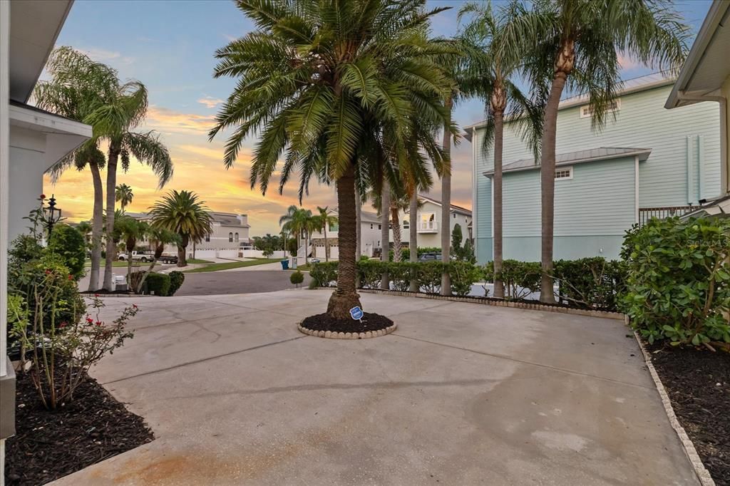 For Sale: $1,150,000 (3 beds, 2 baths, 3482 Square Feet)
