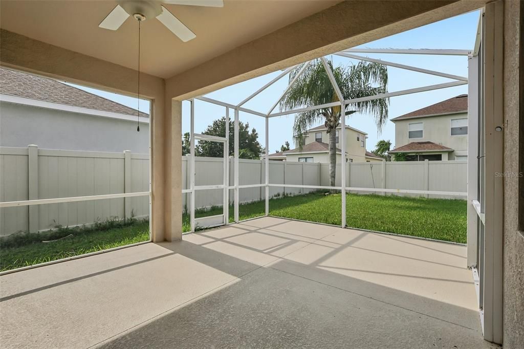 Activo con contrato: $339,900 (4 camas, 2 baños, 1997 Pies cuadrados)