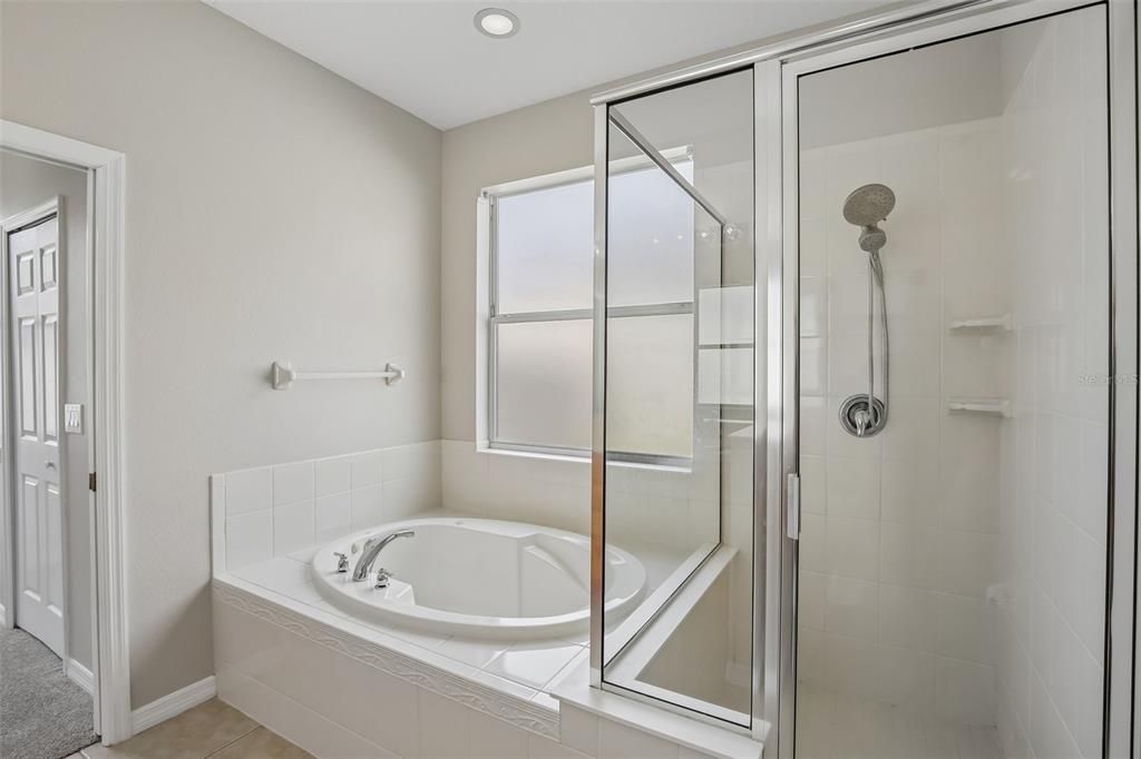 Activo con contrato: $339,900 (4 camas, 2 baños, 1997 Pies cuadrados)