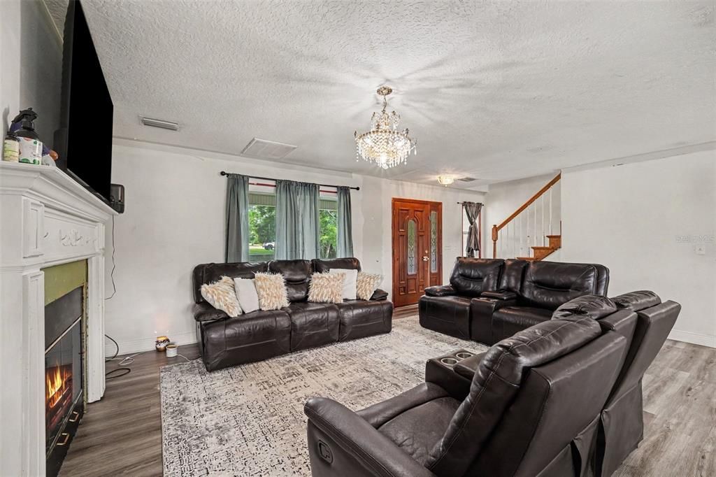 For Sale: $550,000 (4 beds, 4 baths, 2631 Square Feet)