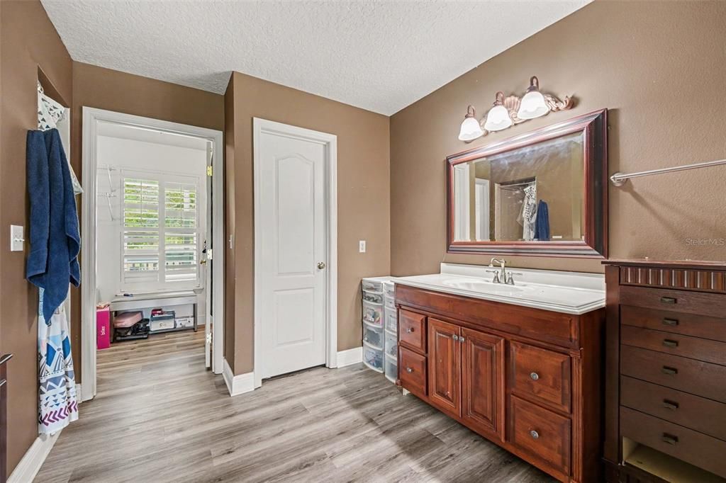 For Sale: $550,000 (4 beds, 4 baths, 2631 Square Feet)