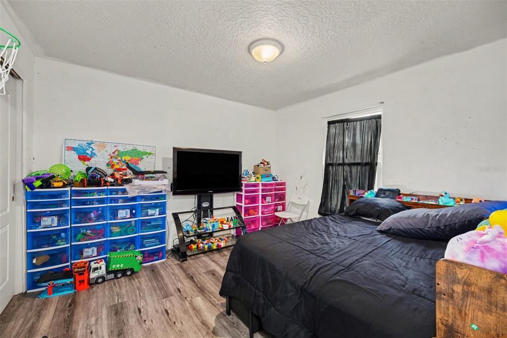 For Sale: $550,000 (4 beds, 4 baths, 2631 Square Feet)