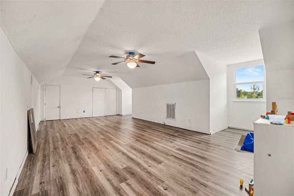 For Sale: $550,000 (4 beds, 4 baths, 2631 Square Feet)