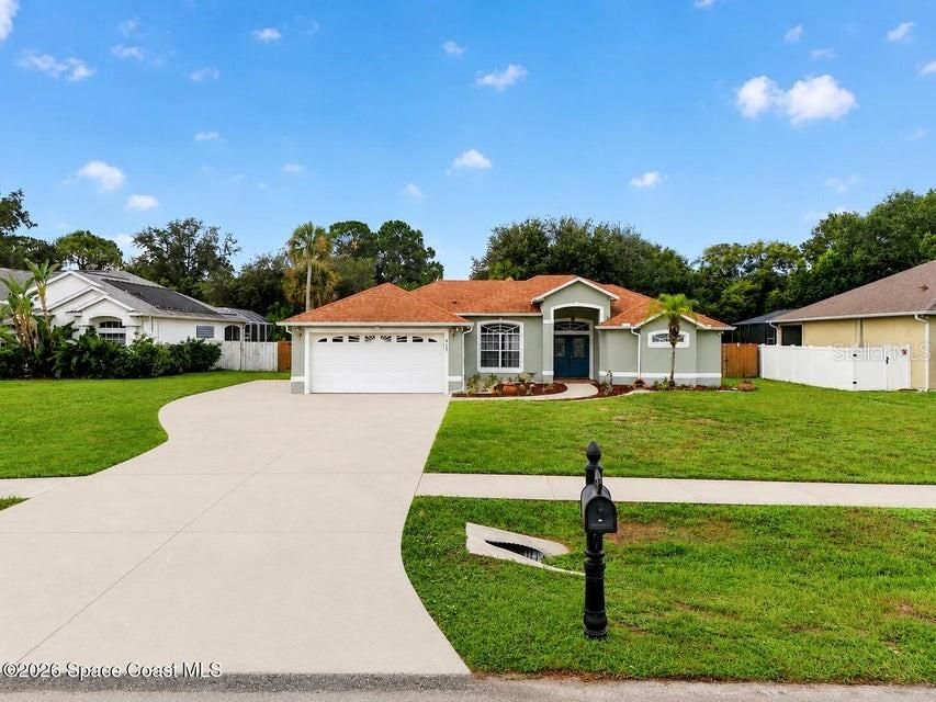 Recently Sold: $475,000 (4 beds, 3 baths, 1906 Square Feet)