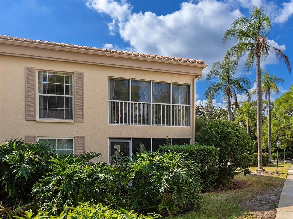 For Rent: $2,500 (2 beds, 2 baths, 1182 Square Feet)