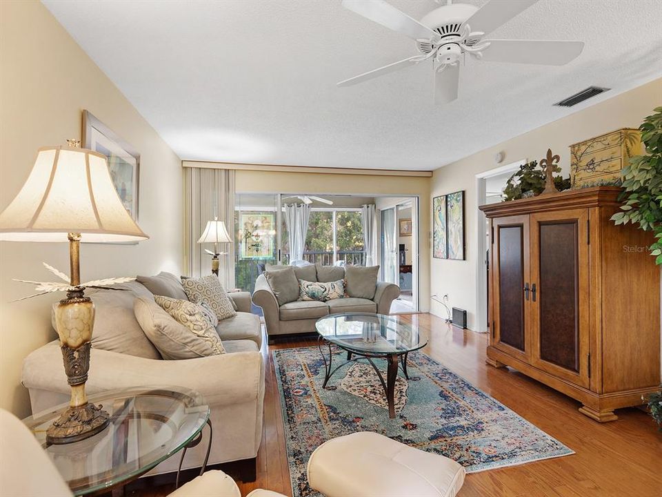 For Rent: $2,500 (2 beds, 2 baths, 1182 Square Feet)