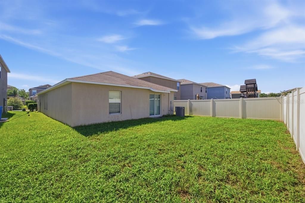 For Sale: $285,000 (3 beds, 2 baths, 1432 Square Feet)
