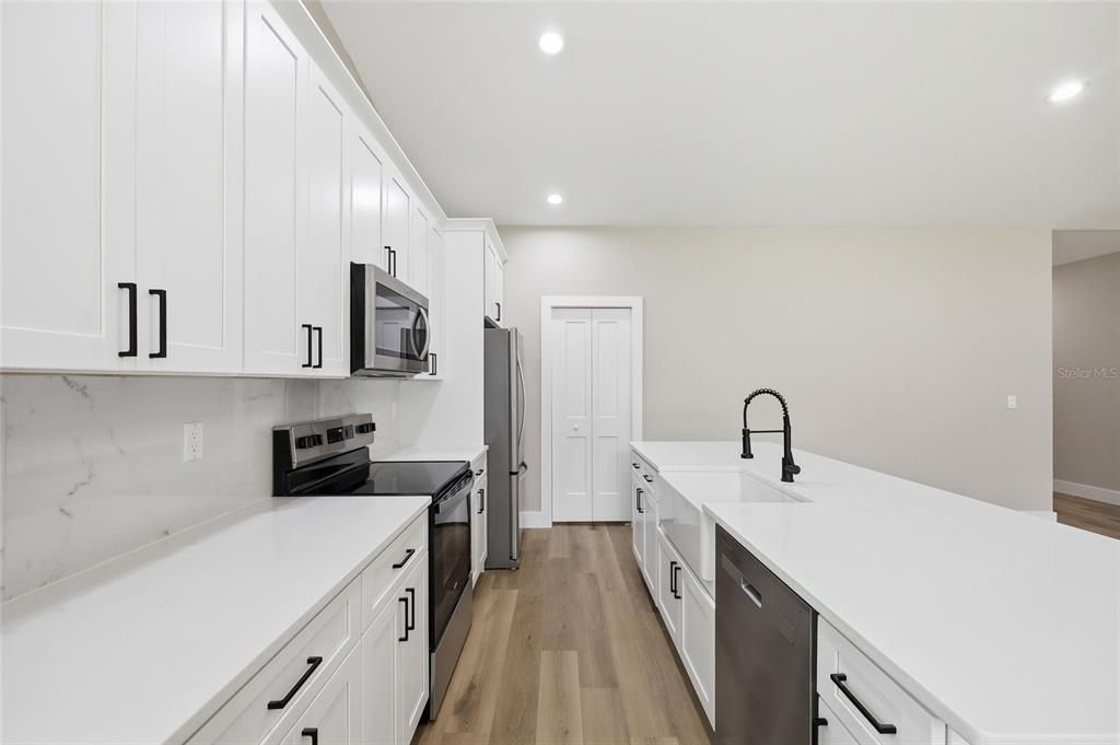 For Sale: $279,990 (3 beds, 2 baths, 1406 Square Feet)