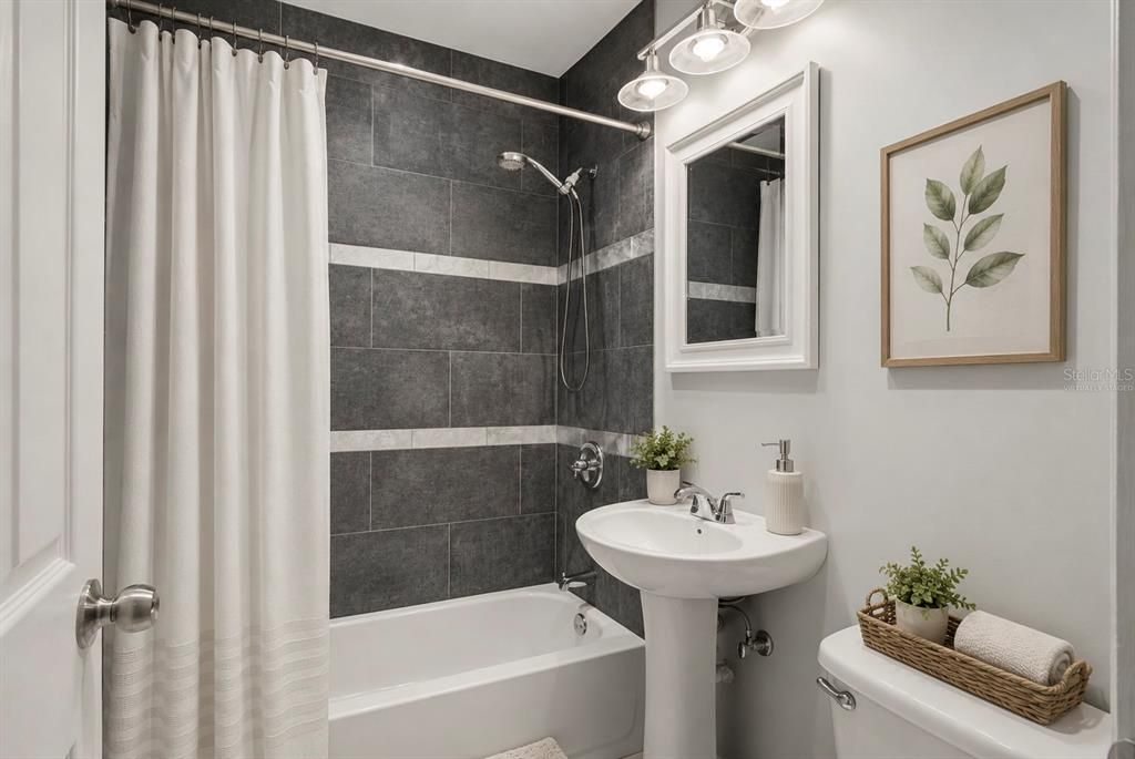 For Sale: $239,000 (3 beds, 2 baths, 1281 Square Feet)