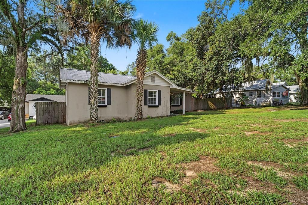 For Sale: $239,000 (3 beds, 2 baths, 1281 Square Feet)