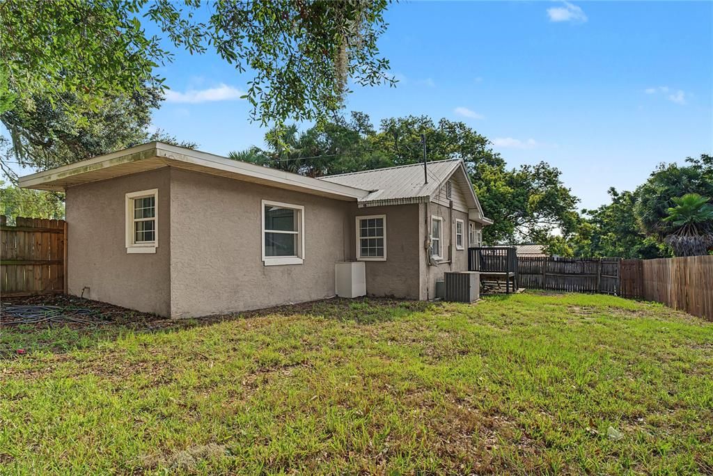 For Sale: $239,000 (3 beds, 2 baths, 1281 Square Feet)