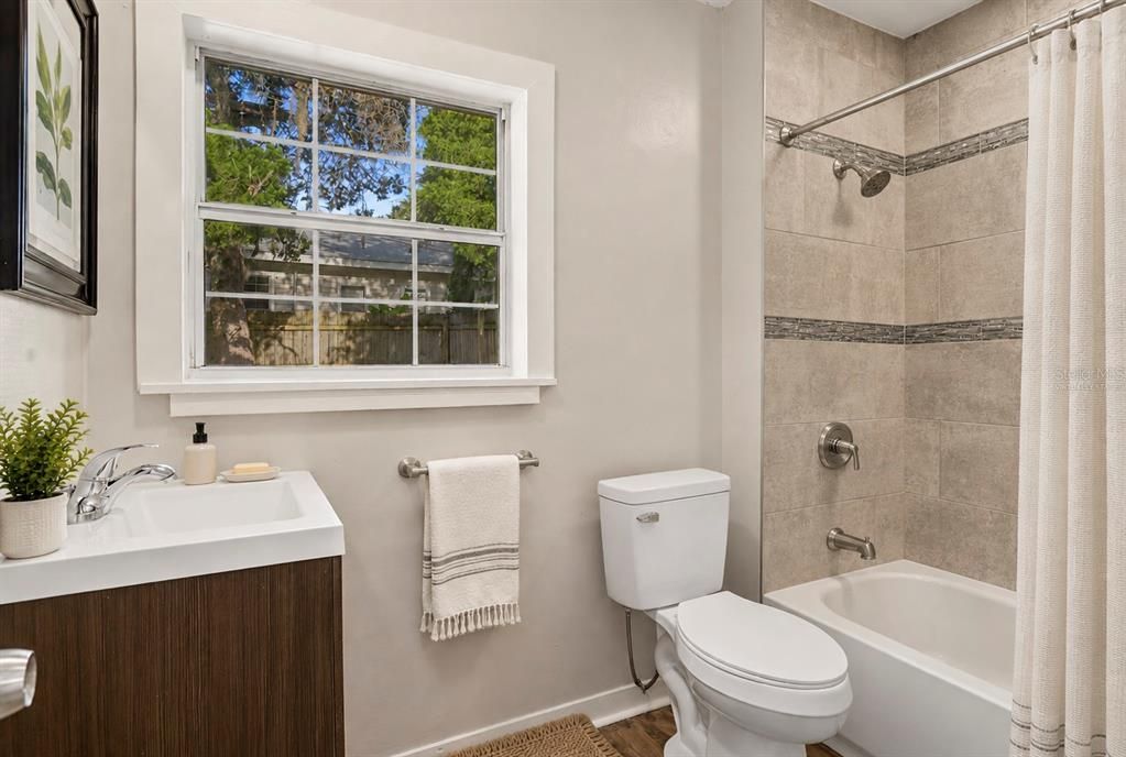 For Sale: $239,000 (3 beds, 2 baths, 1281 Square Feet)