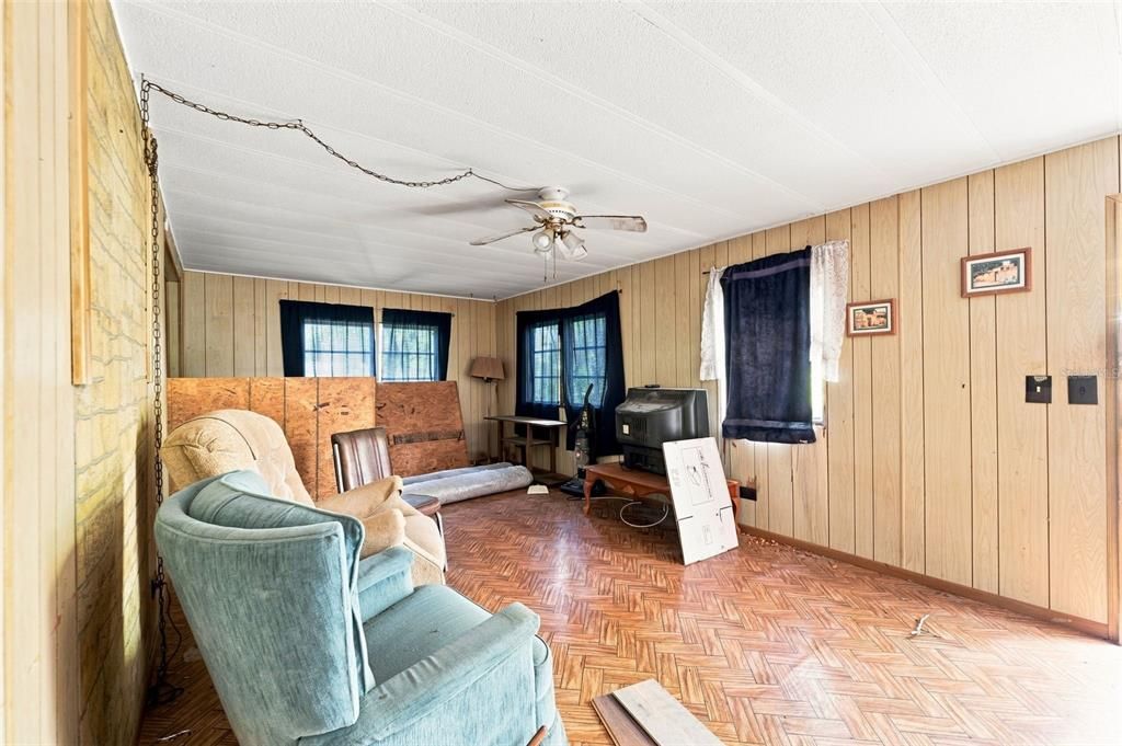 На продажу: $132,500 (2 спален, 1 ванн, 960 Квадратных фут)