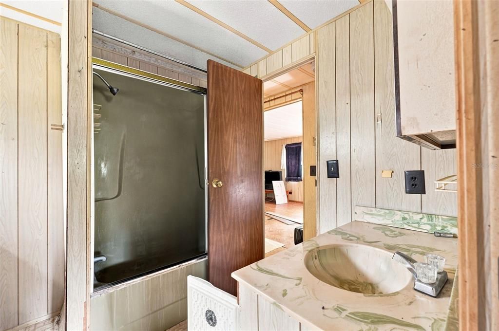 На продажу: $132,500 (2 спален, 1 ванн, 960 Квадратных фут)