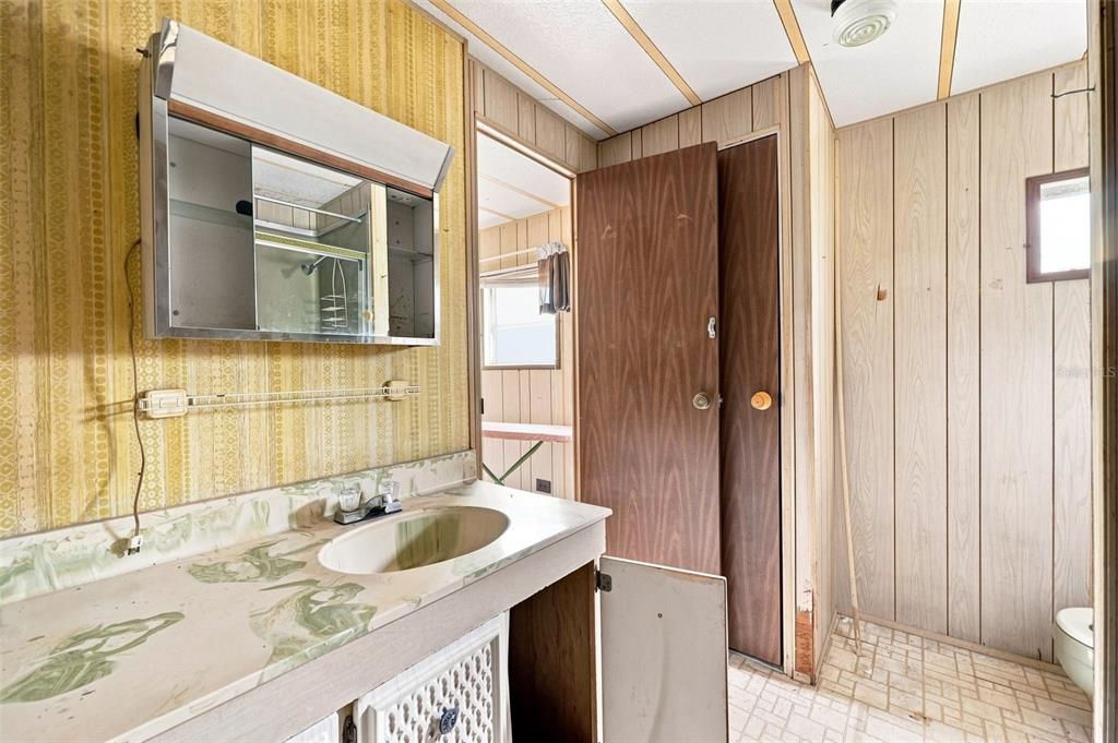 На продажу: $132,500 (2 спален, 1 ванн, 960 Квадратных фут)
