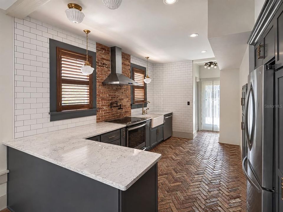 For Rent: $4,800 (3 beds, 1 baths, 1890 Square Feet)