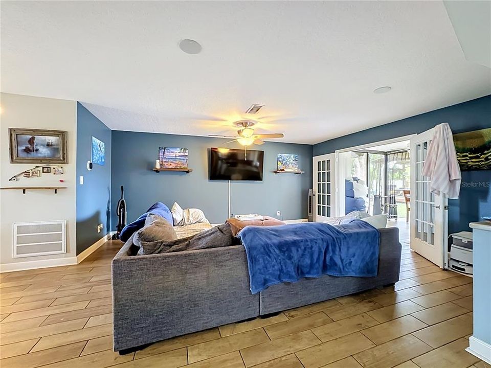 For Sale: $394,900 (3 beds, 2 baths, 1647 Square Feet)