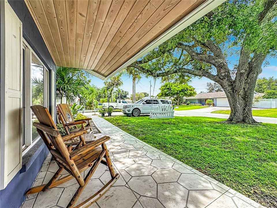 For Sale: $394,900 (3 beds, 2 baths, 1647 Square Feet)