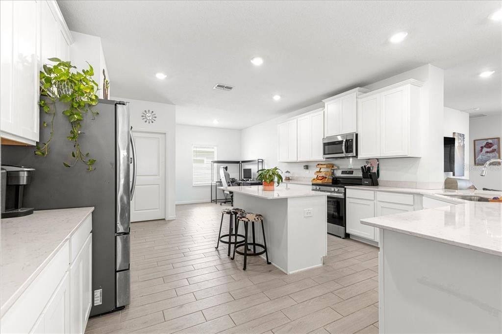 For Sale: $354,000 (4 beds, 3 baths, 2292 Square Feet)