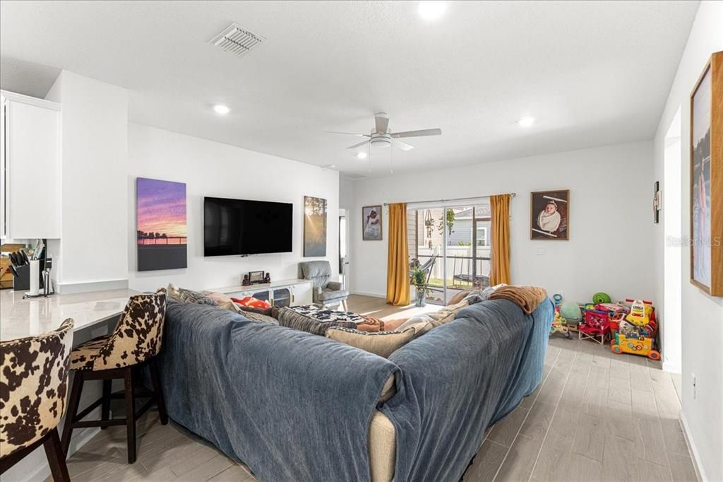 For Sale: $354,000 (4 beds, 3 baths, 2292 Square Feet)