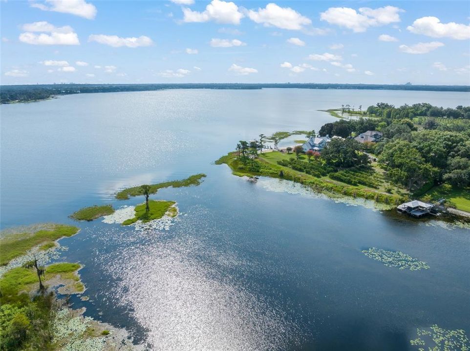 На продажу: $3,100,000 (1.75 acres)