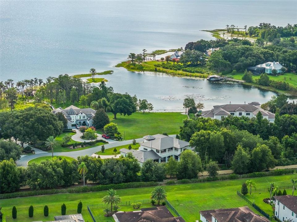 На продажу: $3,100,000 (1.75 acres)