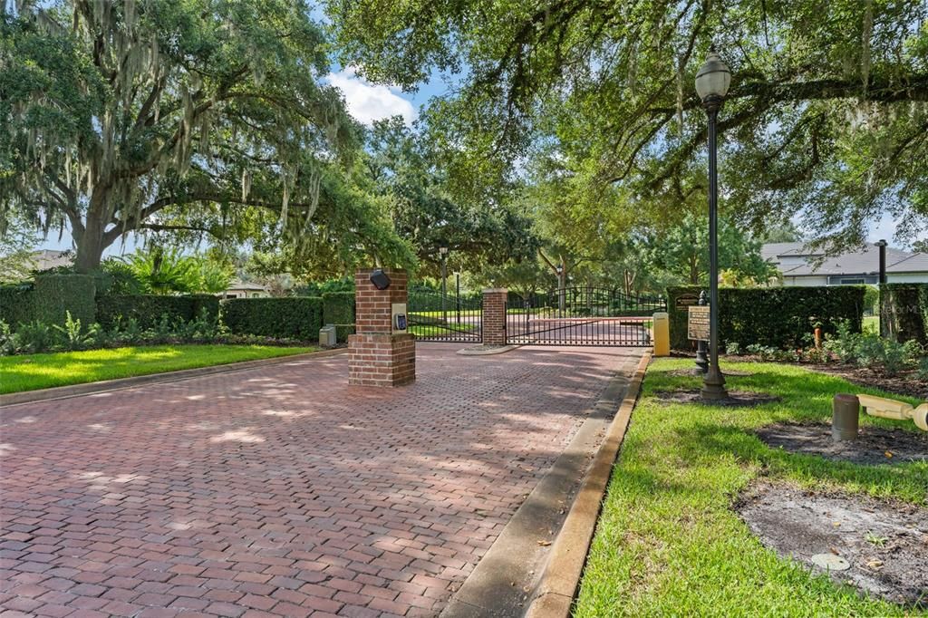 На продажу: $3,100,000 (1.75 acres)