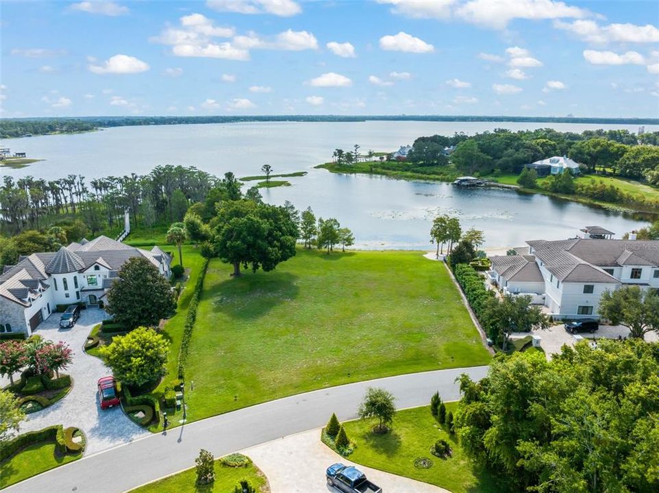 На продажу: $3,100,000 (1.75 acres)